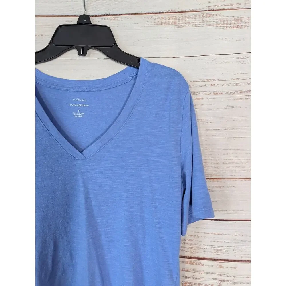 Banana Republic Malibu Shirt Women Size S Blue Short Sleeve V-Neck Cotton Modal